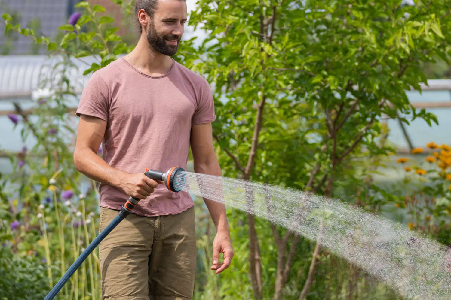 Как выбрать шланг Gardena для полива сада и дачи